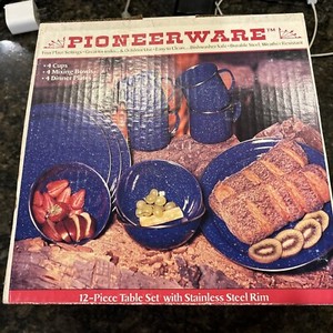 GSI Outdoors Camp Dinnerware Set I 4-Person Set Blue Porcelained enamelware