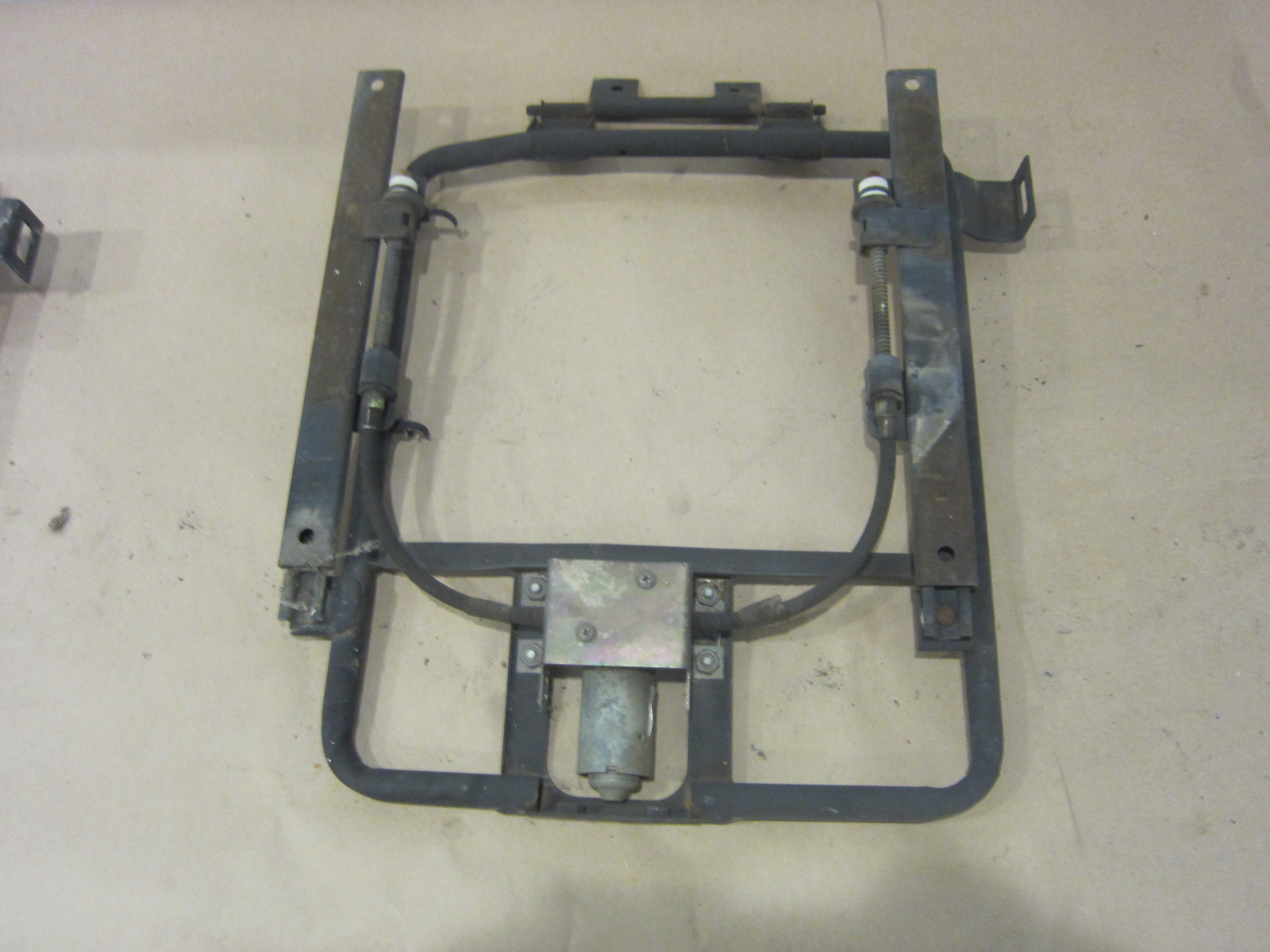 Bentley Arnage 1999 -  LH Rear Seat Rails /Motor