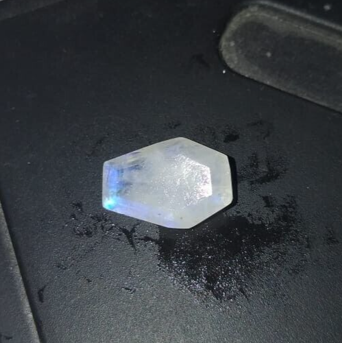 100% Natural Rainbow Moonstone Coffin Shape Faceted Loose Stone 9 Carat 18 MM - Picture 4 of 5