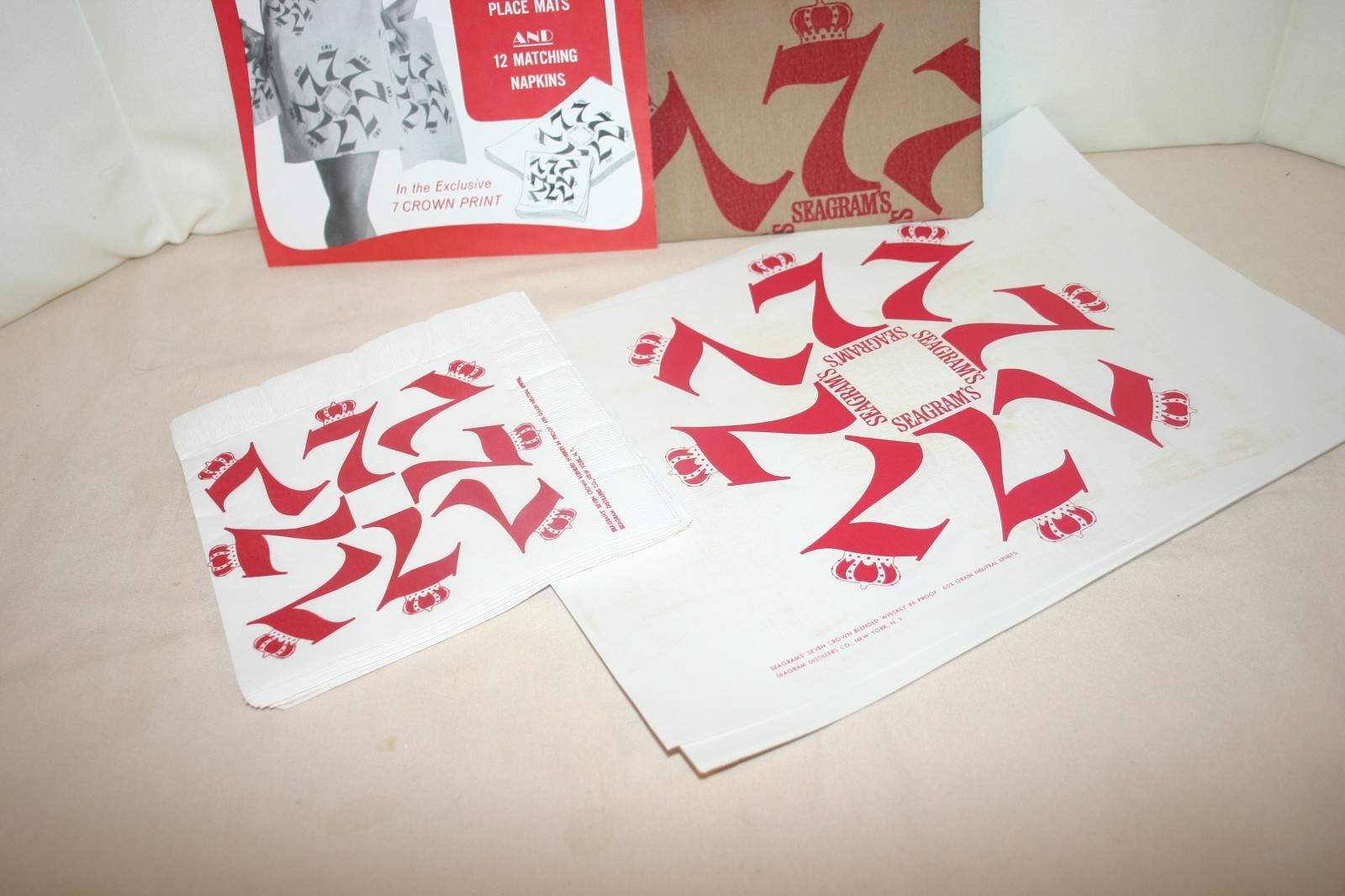 VTG Seagrms 7 Crown Paper Hostess Dress & Party Goods B-242