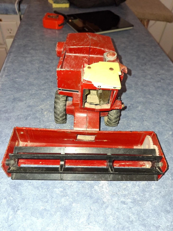 Vintage Ertl Vermelho 1/32 Combinação de Fluxo Axial Internacional. Feito nos EUA. - Imagem 2 de 4