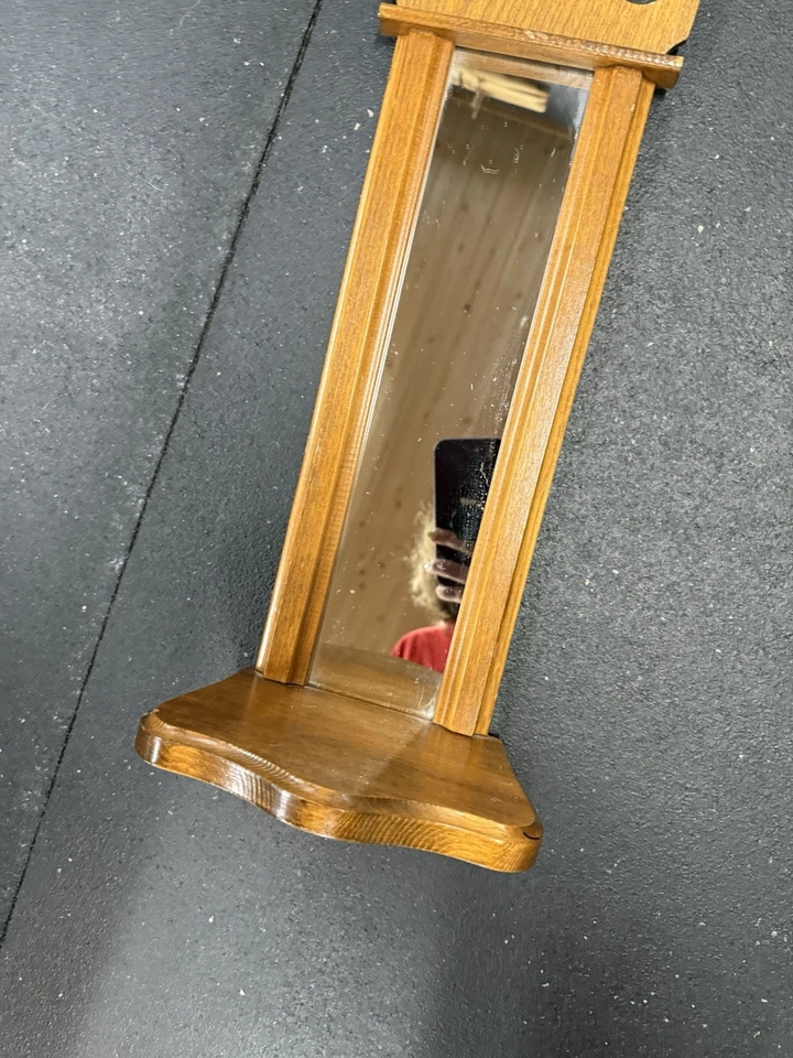 Espejo de pared de madera vintage de entrada a granja con estante y recortes de corazón Cottagecore Foto 3 de 4