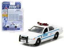 Hot Pursuit 2011 Ford Crown Victoria NYPD Department 1:64 Greenlight 42771