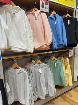 UNIQLO ブラック　衣類カバー Men's DRY-EX UV Protection Full-Zip Hoodie | Printed | UNIQLO US