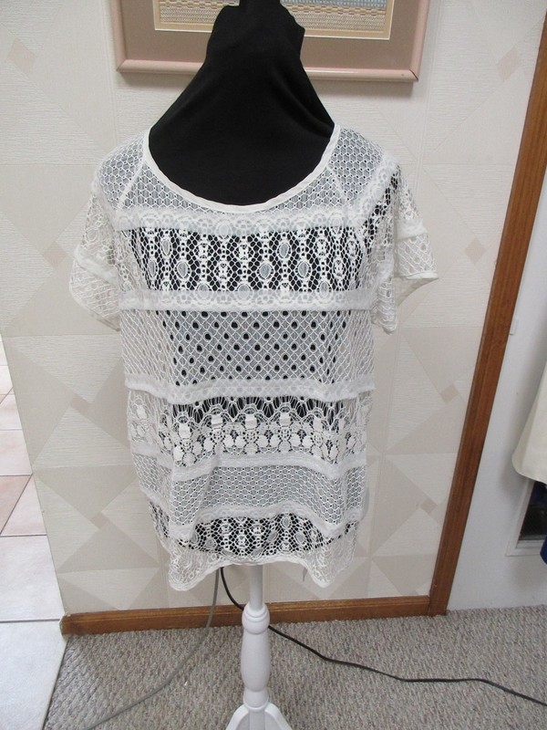 LAUREN CONRAD-IVORY-CAP SLEEVE-ROUND NECK-CHIFFON/LACE-CROPPEDD TOP-SIZE-M-NWT