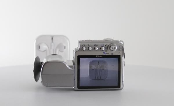 Nikon COOLPIX シルバー Nikon Coolpix L4 4-megapixel digital camera at Crutchfield