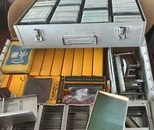 280 35mm Slides + 225 2x2" Slides + 5 sleeves + Metal Cases + Slide Viewer ++++