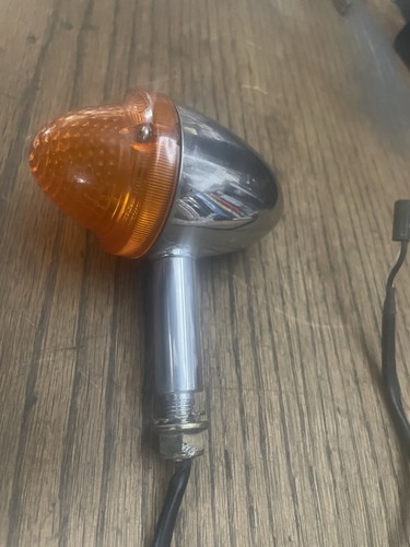 1998 Triumph 900 Thunderbird Sport Rear Turnsignal - Picture 2 of 5