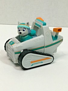 paw patrol everest's snowmobile pup & vehicle