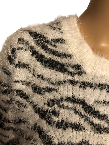 Womens SOFT PLUSH Fun Funky Fuzzy Sweater Sz M NWT Zebra MUDD - Picture 6 of 8
