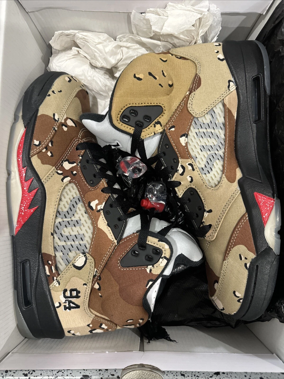 Camo rétro désert taille 9   Supreme x Air Jordan 5