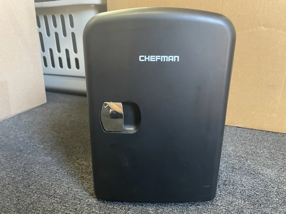 Hot/Cold Chefman AC/DC mini fridge - Image 2 of 4