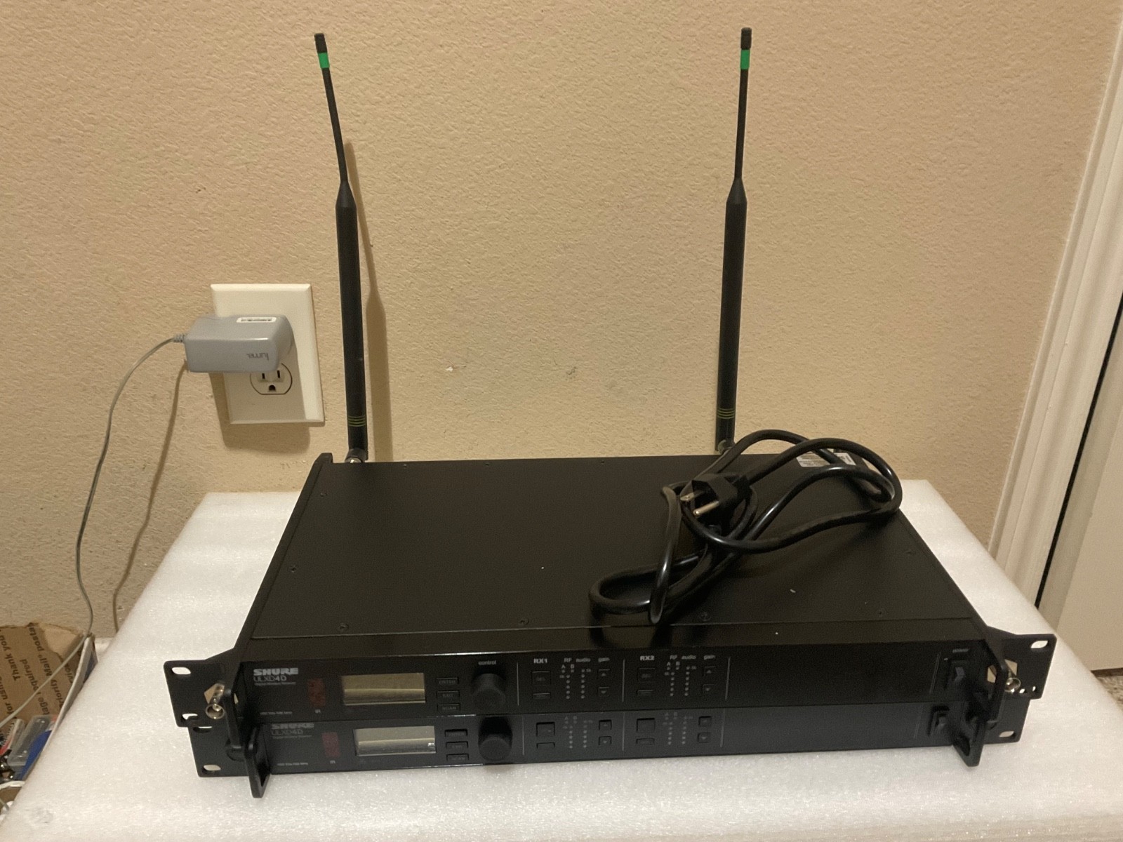 Shure ULXD4D (H50: 534 to 598 MHz) -  Wireless Receiver Used.