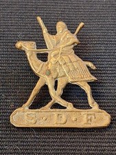 SDF SUDANESE DEFENCE FORCE THEATRE MADE CAST CAP BADGE SCREW FITTING ORIGINAL