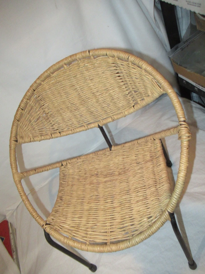 Silla moderna de mediados de siglo de colección concha de almeja de ratán estilo Salterini exhibición de tienda Foto 4 de 4