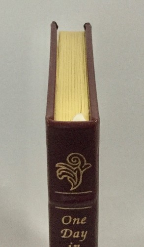 Easton Press ONE DAY IN THE LIFE Solzhentsyn Great Books 1988 - Imagen 3 de 5