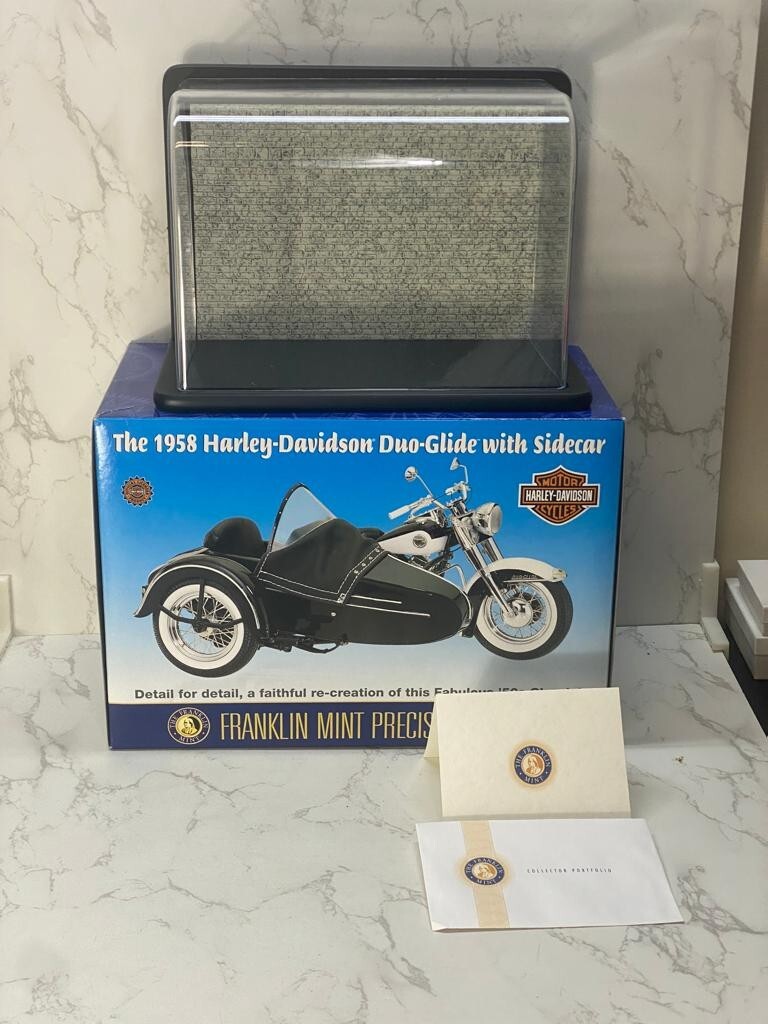 オートバイ・バイク The 1958 Harley-Davidson 1/10 Franklin Mint 1/10 Diecast 1958 Harley Davidson Duo-Glide w