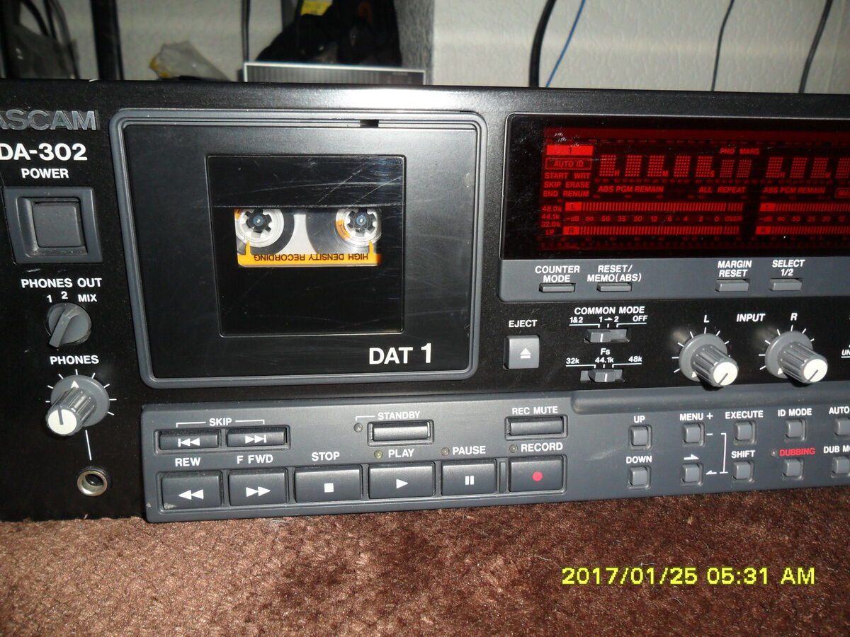 TASCAM DA-302 DUAL DIGITAL AUDIO TAPE DAT RECORDER - EXCELLENT CONDITION