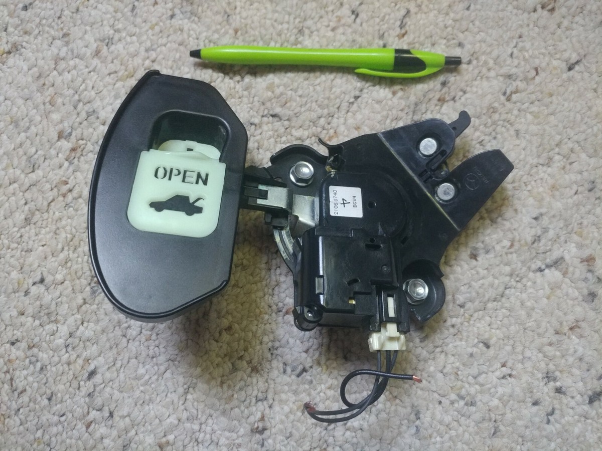 2010-2013 MAZDA 3 SEDAN TRUNK LATCH POWER LOCK ACTUATOR RELEASE