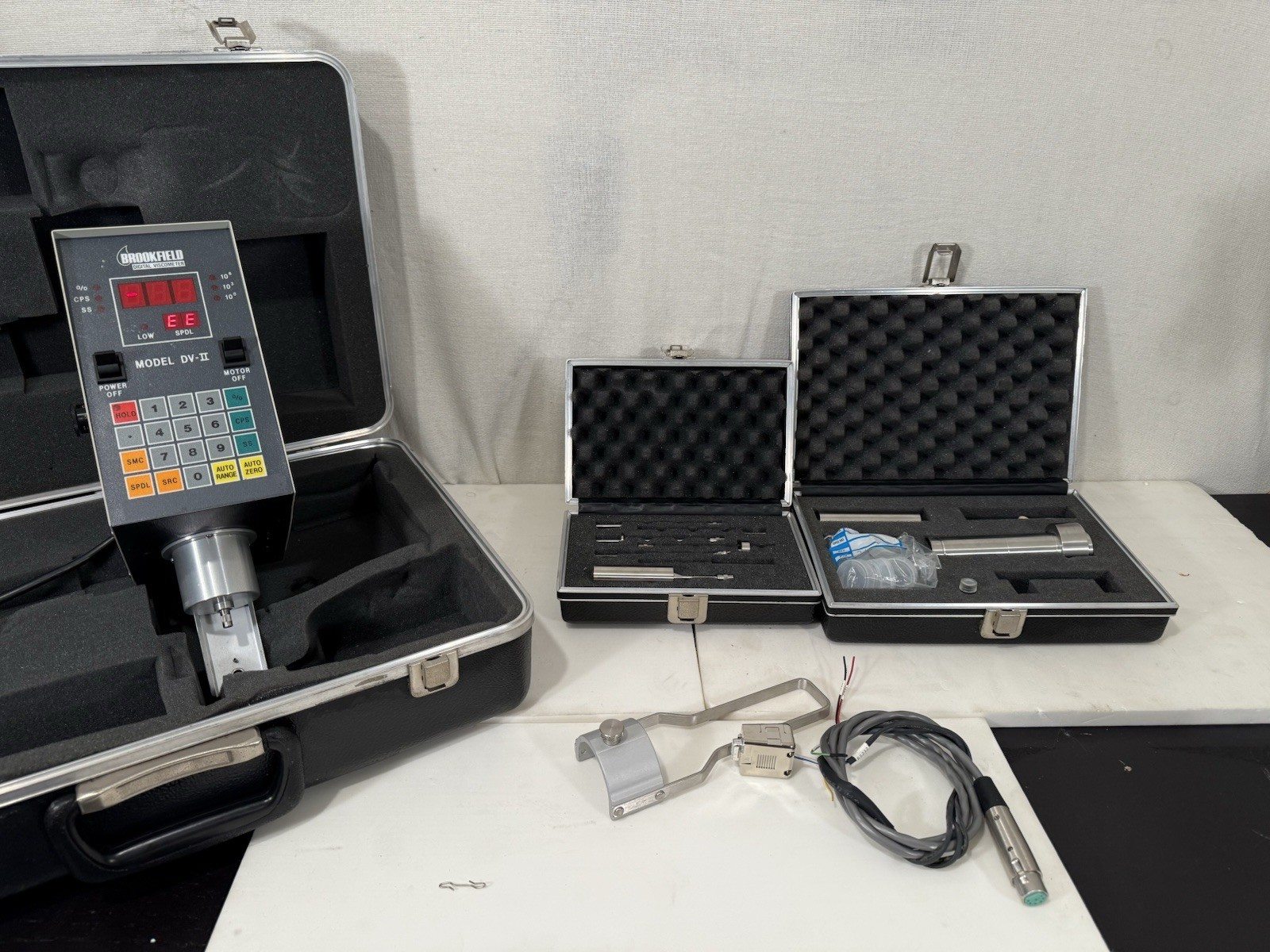 BROOKFIELD LVTDV-II Programmable Digital VISCOMETER with Adapters And Spindles