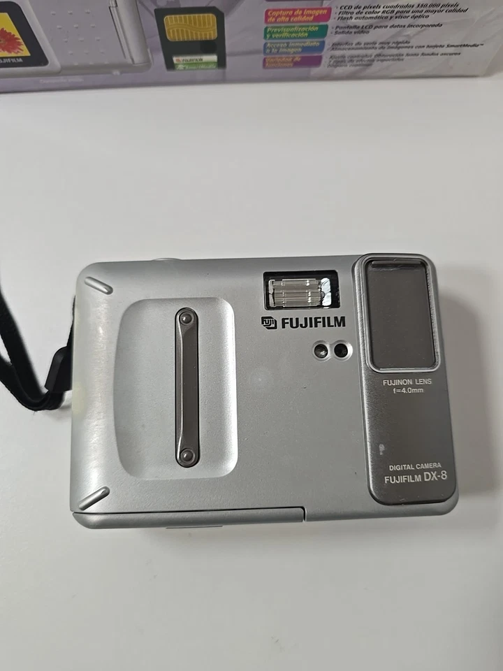 Fujifilm Digital Camera DX-8 0.4MP Silver - Image 2 of 4