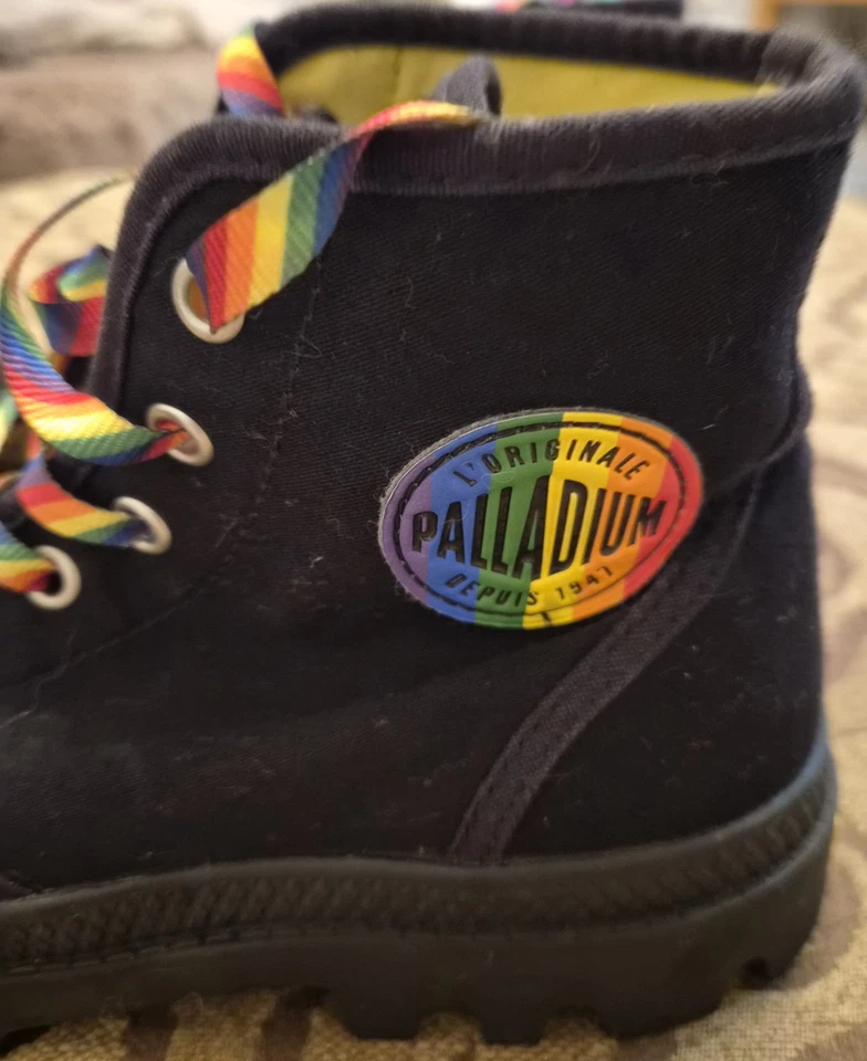 Tênis PALLADIUM Pampa Pride High Top Preto Arco-íris M-7, W-8.5 Novo - Imagem 3 de 4