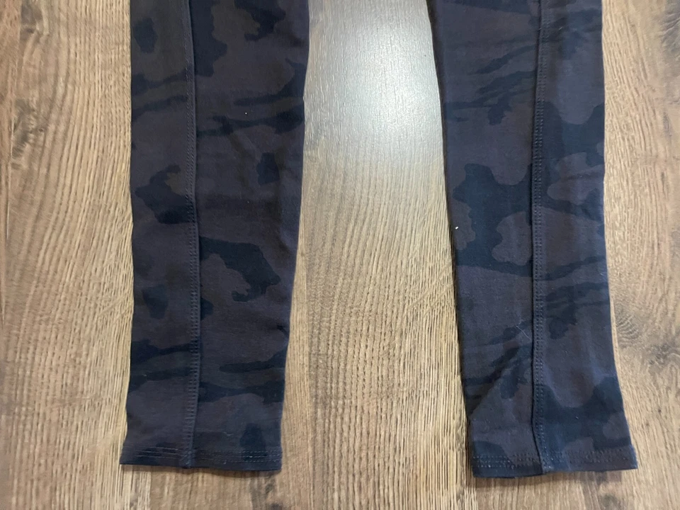 Pantalones de mezclilla Mudd, para mujer talla pequeña, negros, camuflaje, ajustados, lavado oscuro Foto 4 de 4