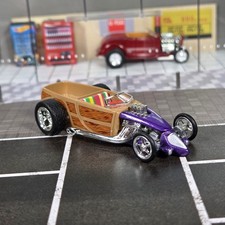 1:64 Hot Wheels Limited Edition Custom Hot Rod Woody Pickup Truck Purple Woodie