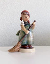 Goebel Hummel Little Sweeper Girl West Germany 171 TMK 3 1960 1972