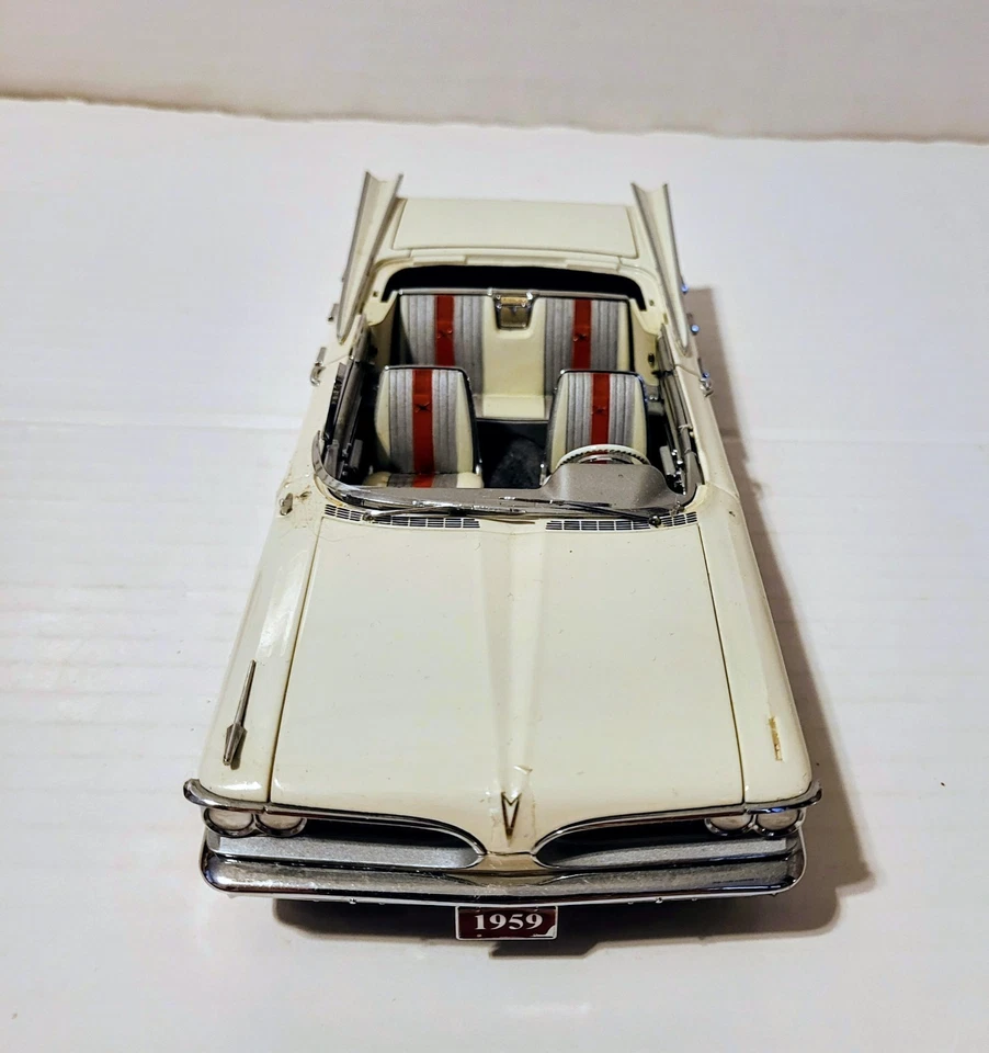 Danbury Mint 1959 Pontiac Bonneville Convertible 1:18 Diecast Model Car *As Is - Image 2 of 4