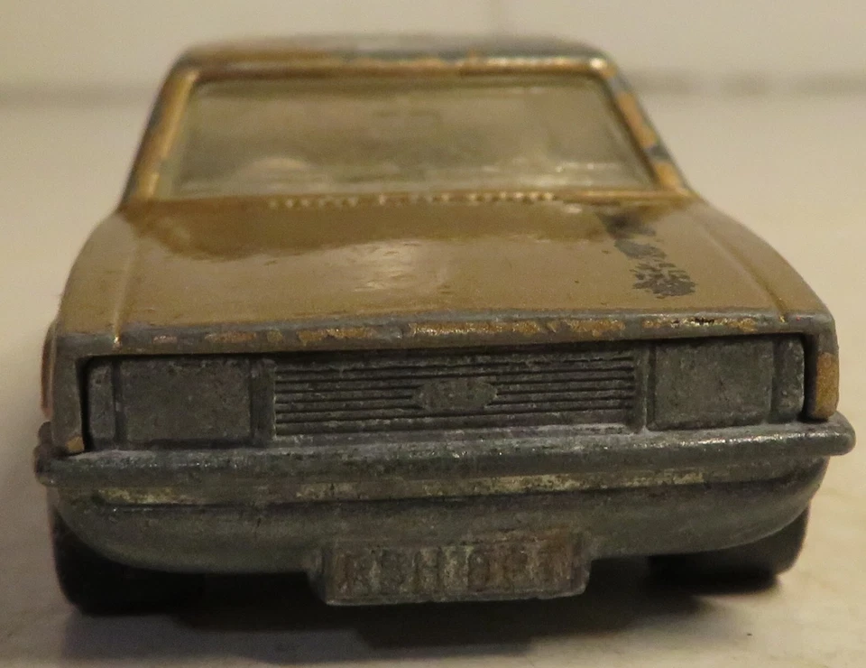 Ford Cortina 1979 Matchbox Lesney Superfast #55 dorado con interior blanco juguete usado Foto 4 de 4