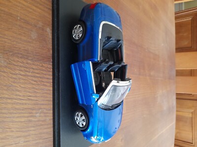 Audi A4 Cabriolet 1/18 Par Welly - Bleu Métal - Portières Et Capot Ouvrants
