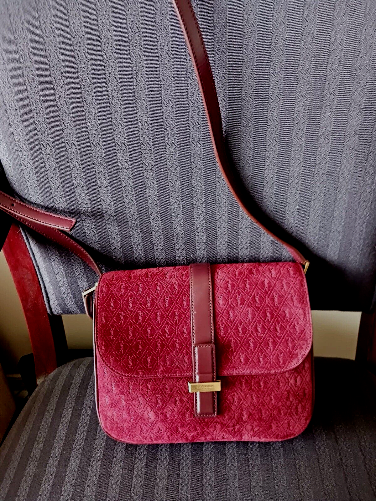 SAINT LAURENT AUTENTICA BORSA IN PELLE SCAMOSCIATA MONOGRAMMA YSL BORSA A TRACOLLA BORDEAUX CINTURINO IN PELLE VIOLA BORDEAUX