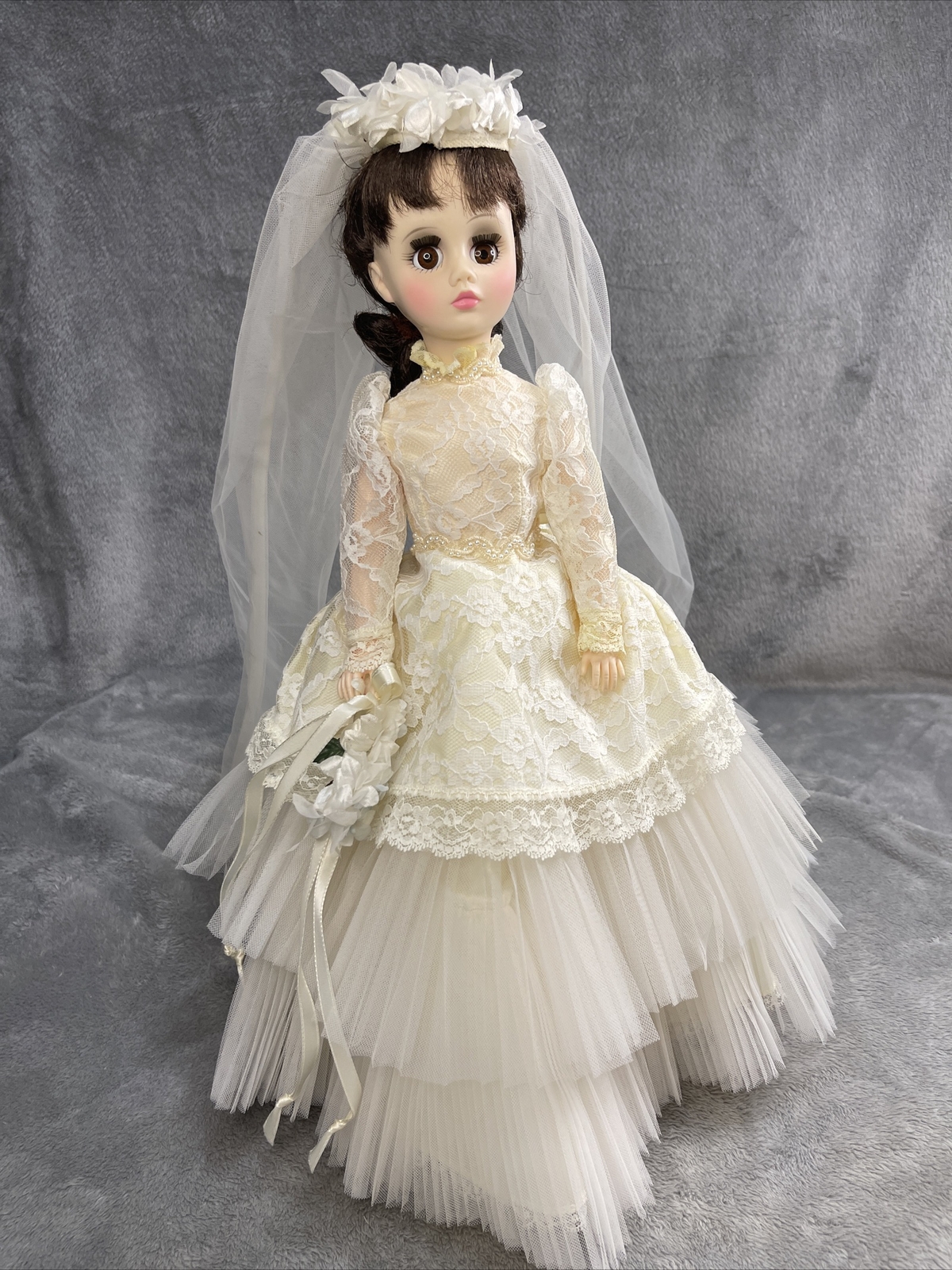 VINTAGE Madame Alexander Elise Bride 17” #1685 NO BOX.