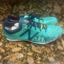 New Balance WMD 800 G5. Women  s Track Shoes Size 9.5 Spikes And Tool Included.