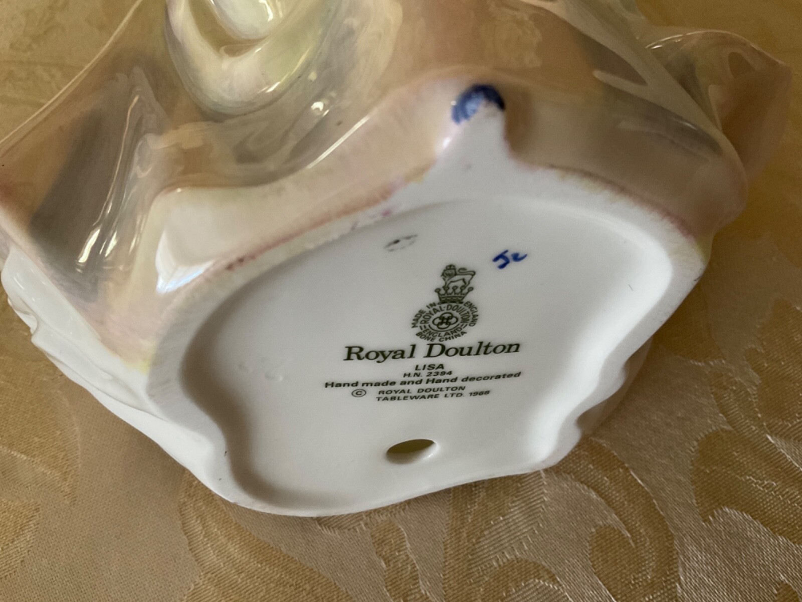 ROYAL DOULTON LISA, 1968, HN2394 MADE IN ENGLAND, MINT