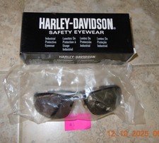 HARLEY DAVIDSON BLACK FRAME SUNGLASSES WITH HARLEY DAVIDSON LETTERING NEW IN BOX