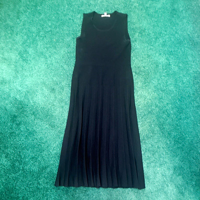 Edited Women Black Solid Scoop Neck Sleeveless Pleated A-Line Midi Dress S