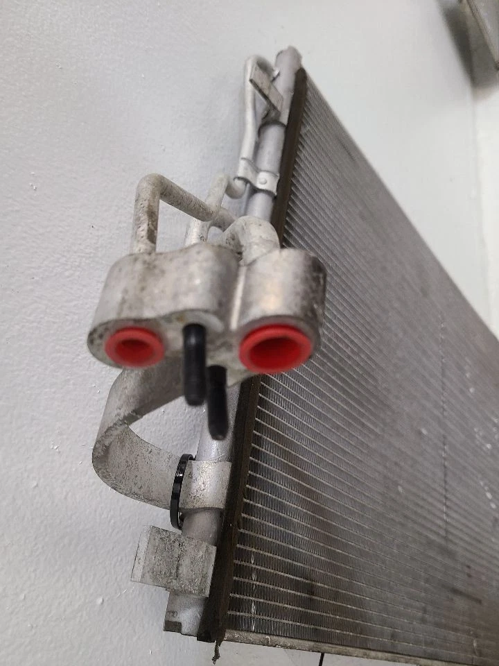 Condensador de aire acondicionado 14 KIA FORTE 1,8 L 97606A7000 2014 Foto 3 de 4