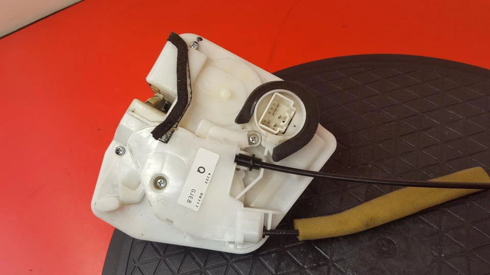 Mazda 6 2015 lado cercano cerradura puerta delantera captura actuador solenoide Foto 3 de 4