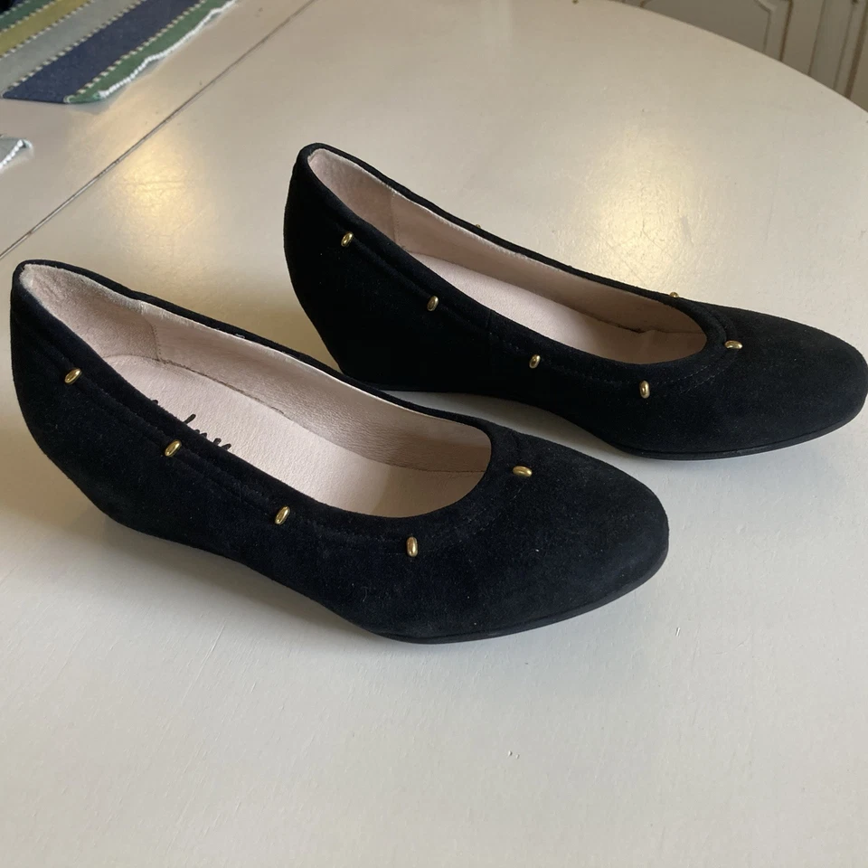 Suela francesa cuña gamuza negra sin cordones cuña baja detalle dorado FS/NY para mujer 7 Foto 4 de 4