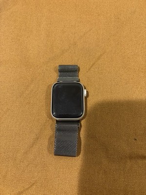 Apple Watch SE (2nd Generation) 40mm Midnight Aluminium Case with Midnight Sport