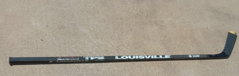 (PHOENIX COYOTES) Keith Tkachuk practice-used Louisville graphite stick (HOFer)