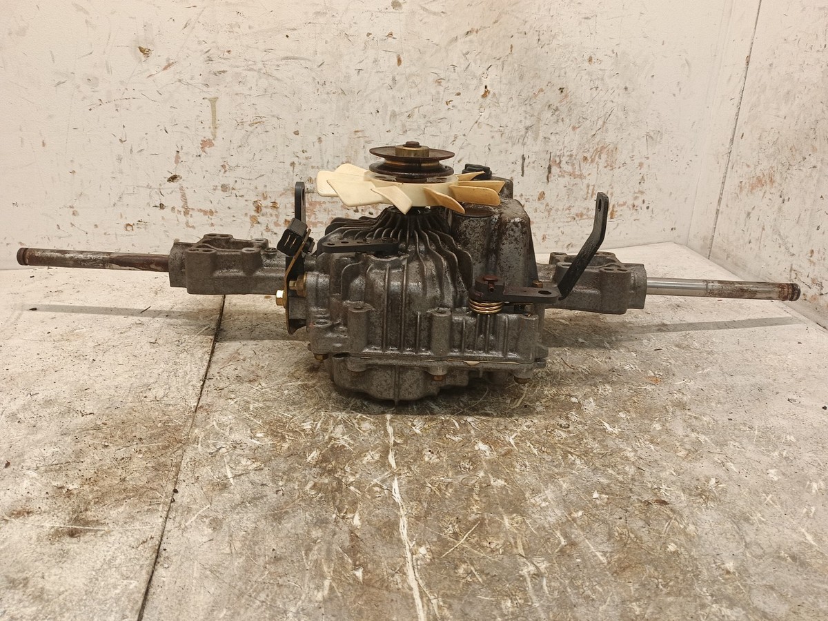 JOHN DEERE L120 L130 TUFF TORQ HYDRO TRANSMISSION AM131580 *589