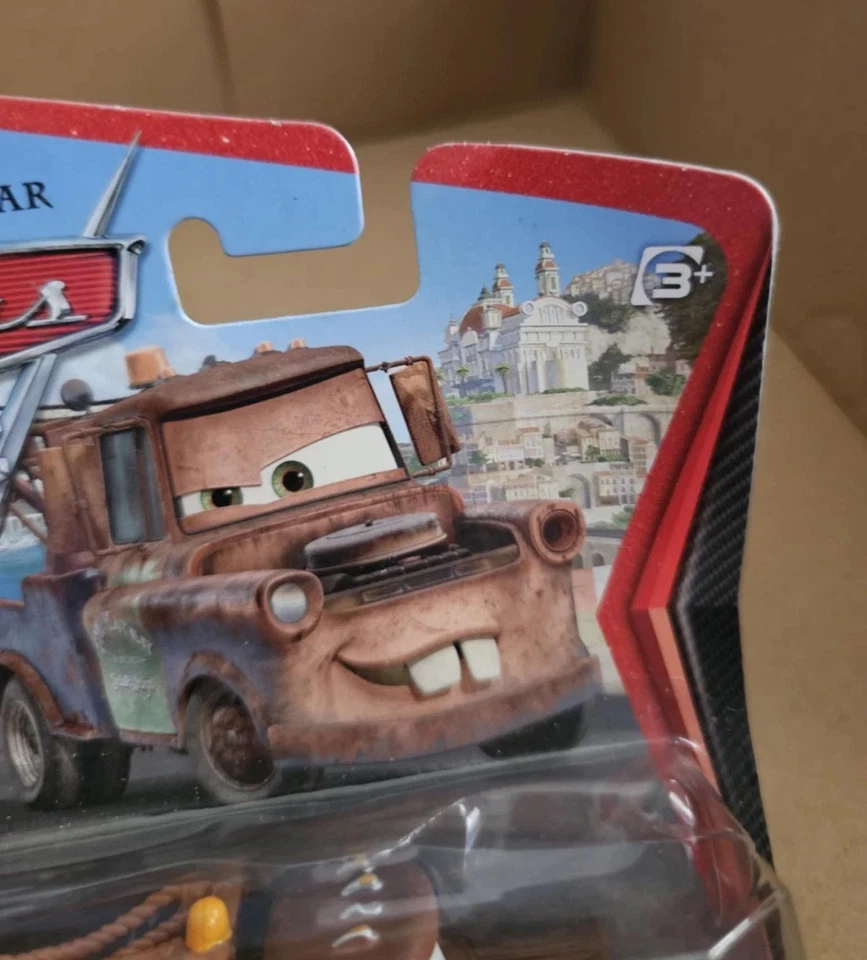 Diecast Disney Cars 2 (2010) #1 Race Team Mater Foto 2 de 4