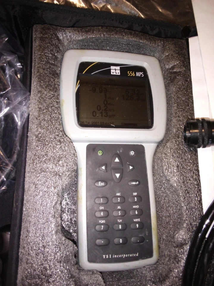Instrumento multiparamétrico portátil YSI 556 MPS con accesorios Foto 2 de 4