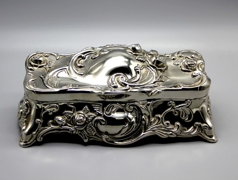 Godinger Victorian silver plate, footed, repousse velvet lined jewelry box L@@K
