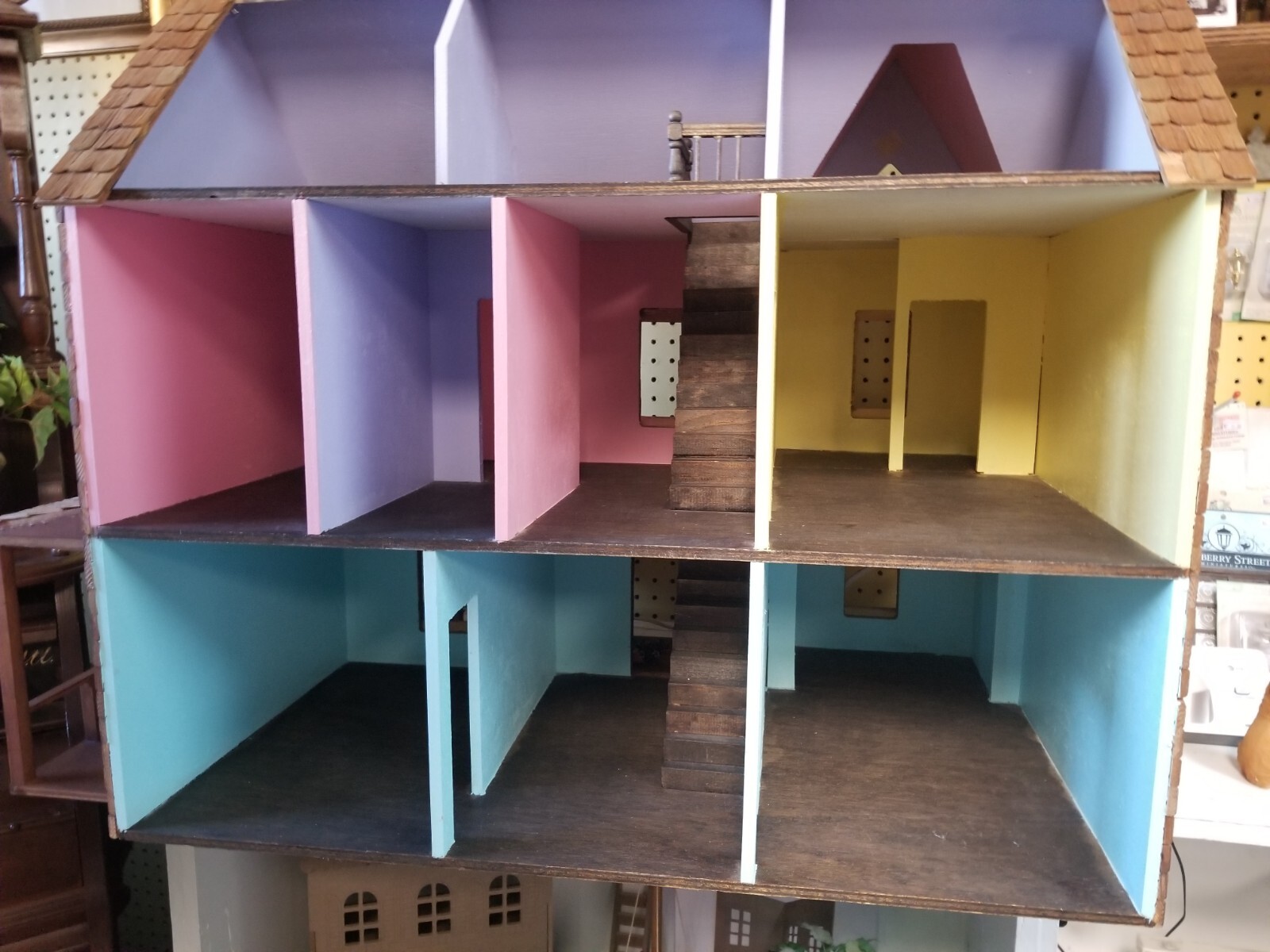 Large Dollhouse partly  finished Log Cabin