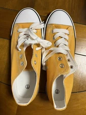 ZGR Canvas Low Top Yellow Size 9 Lace Up Shoes
