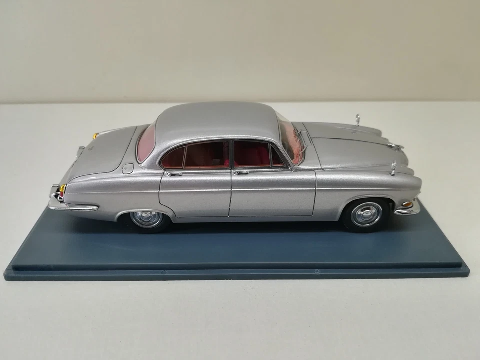 NEO 1:43 - JAGUAR Mk 10 - 1961 - Immagine 4 di 4